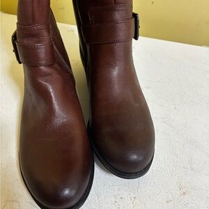 Elegant Brown Leather Women's Boots